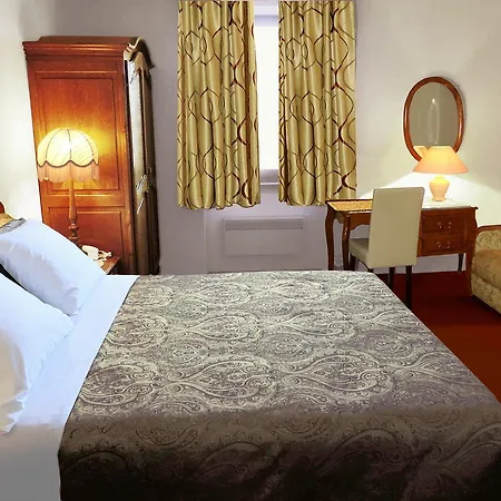 酒店 Restaurant Cristal 万泽内姆